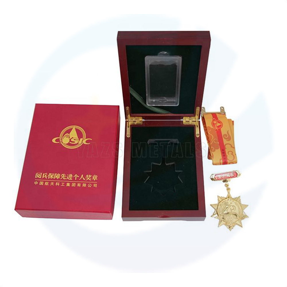 Design di fabbrica e onore in legno Specchio completo Medaglia d'oro Finitore personalizzato con cassetta regalo