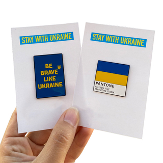 Collezione di stampa di alta qualità Distintivo patriottico promozionale smalto morbido ucraina USA USA Friendship Cross Flag Pin