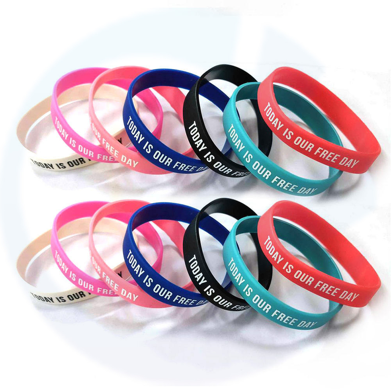 Nuovo braccialetti di silicone con stampa di nuovo logo personalizzato con bracciale silicone in gomma sottile con logo personalizzato