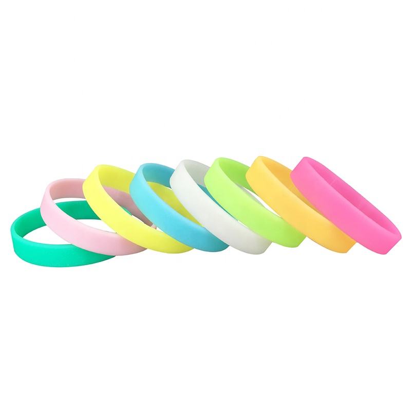 Branda da polso da polso da polso a silicone personalizzato eco-compatibile con bracciale da polso da polso a braccialetti motivazionali con logo personalizzato per mano