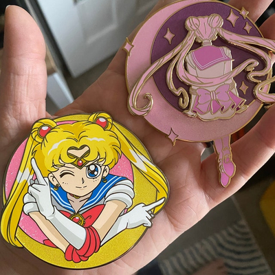 Pins di smalto per la luna marinaio da cartone animato personalizzato